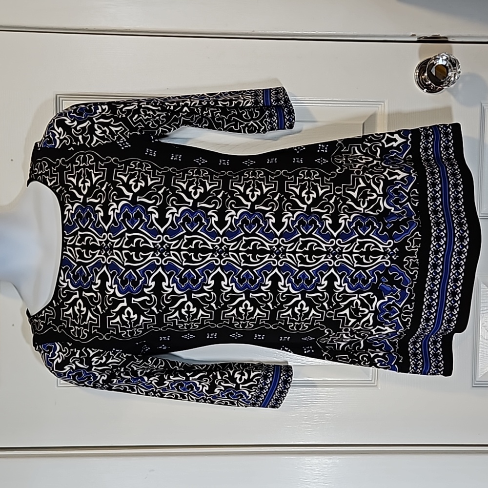White House Black Market, 3/4 sleeve, shift dress. Size M